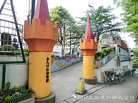 【みたけ台幼稚園】1160m 広い園庭でのびのびと体を動かし、体育や水泳、多彩な体験活動を通して、丈夫な体と豊かな心を育む幼稚園です。