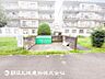 外観：青く気持ちのいい空が見渡せるゆとりのあるバルコニー。