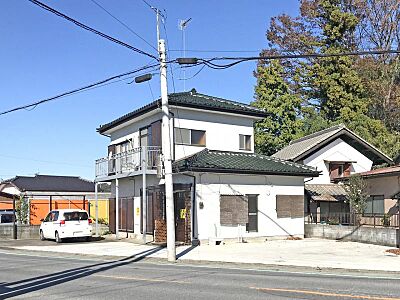 外観：緑豊かな自然に恵まれたロケーション！スーパーも徒歩10分圏内で暮らしやすい立地です。