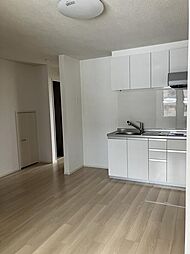 カーサ・コルーテ南 105 1階1LDKのリビング/ダイニング