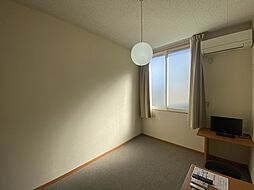 レオパレスインペリアルパレスI 201 2階1Kのリビング/ダイニング