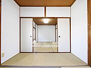 しっとりと落ち着いた雰囲気の和室