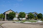 佐賀市立図書館(1、600m)