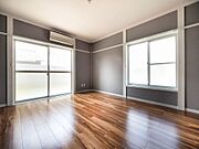 紺とグレーを基調としたアクセントクロスが都会的！