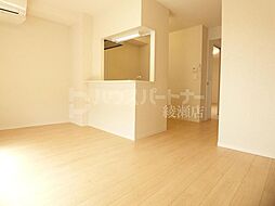 アムール　ワン 3階1LDKのリビング/ダイニング