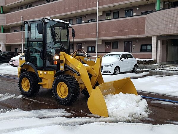 画像16:駐車場、冬期間は消雪設備の他に重機による除雪があります