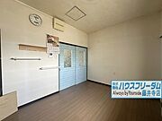フローリングは直接重い家具を置けますよ♪