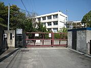 羽曳野市立峰塚中学校