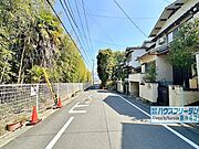 周辺は戸建ての建ち並ぶ落ち着いた環境