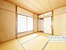 寝室：採光の良い和室はのんびりとくつろげる空間！