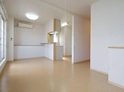 カーサ　リエート 2階1LDKのリビング/ダイニング