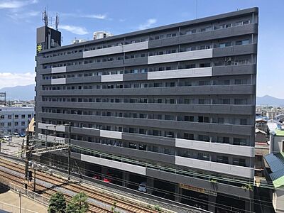 外観：10階建て鉄筋コンクリート造マンション