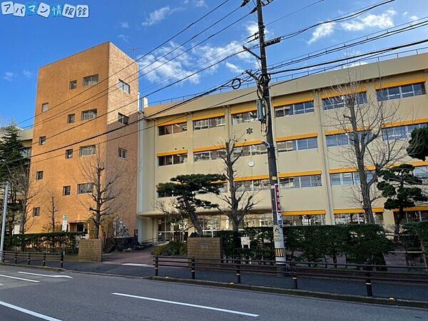 画像15:新潟市立白山小学校 569m
