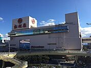 松坂屋 高槻店（705m）