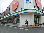 ファミリーマート 阪急総持寺駅前店（618m）