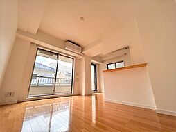 プラムガーデン関根 210 2階1LDKのリビング/ダイニング