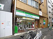 コンビニ「ファミリーマートまで270m」