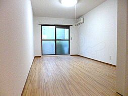 ロイヤルビーブル 2階ワンルームのリビング/ダイニング