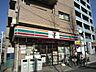 周辺：コンビニ「セブン-イレブン　荒川町屋店まで300m」