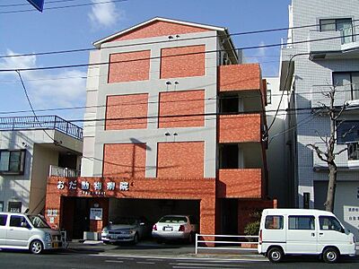 外観：外観タイル張りの４階建マンションです！金沢八景駅まで徒歩約１０分でアクセス可能の好立地です♪