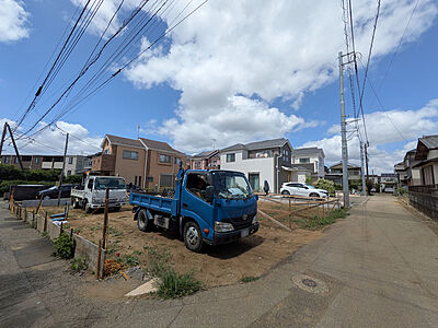 外観:南西・南東道路の角地に接道 外観:南西・南東道路の角地に接道