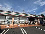 コンビニ「セブンイレブン泉塚店まで583m」