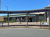 コンビニ「ファミリーマート西武立川駅南口店まで204m」