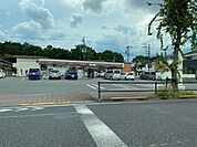 コンビニ「ファミリーマート福生北田園店まで660m」