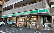 コンビニ「ローソンストア100福生加美平店まで360m」