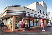 コンビニ「セブンイレブン青梅河辺駅南口店まで140m」