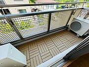南東向きのベランダで朝からお昼にかけて日差しが差し込みます