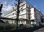 小学校「三鷹市立第六小学校まで226m」