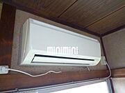 エアコン1基。明るくきれいな室内です。