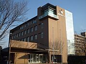 大学「東京外国語大学まで640m」
