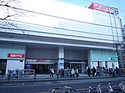 スーパー「西友まで990m」