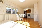 出窓付きの明るいお部屋です