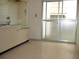 阪急京都本線 富田駅 徒歩22分の賃貸マンション 3階2DKのリビング/ダイニング