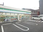 コンビニ「ファミリーマートまで120m」