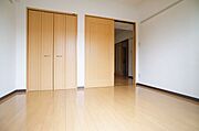 5.6帖の洋室と、クローゼット。