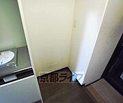 キッチン横に冷蔵庫も付いております