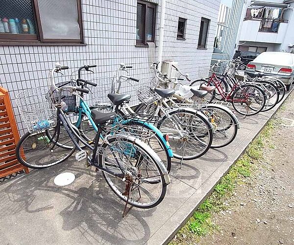 画像24:自転車を置けるスペースもございます。