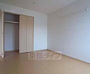 洋室部分です。収納も広いです。
