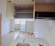 食器をいっぱい入れそうな棚です