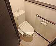 ウォシュレット付き清潔感のあるトイレです