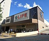 ライフ　四条大宮店まで200m 四条通沿いの大型スーパーです。