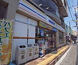 ミニストップ太秦帷子ノ辻駅前店まで258m 三条通沿い、銀行も近くになります