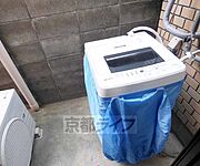 洗濯機置き場あります。