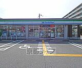ファミリーマート　伏見舞台町店まで312m 閑静な住宅街に溶け込むコンビニです