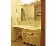 鏡も広いので身だしなみチェックもしやすいです