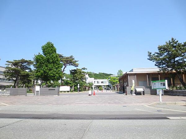 画像23:秋田大学手形キャンパス正門(350m)
